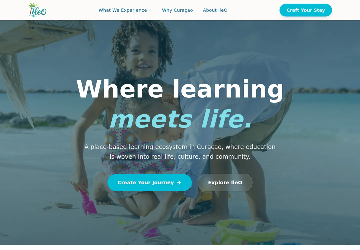 ÎleO homepage introducing family learning and stays in Curaçao